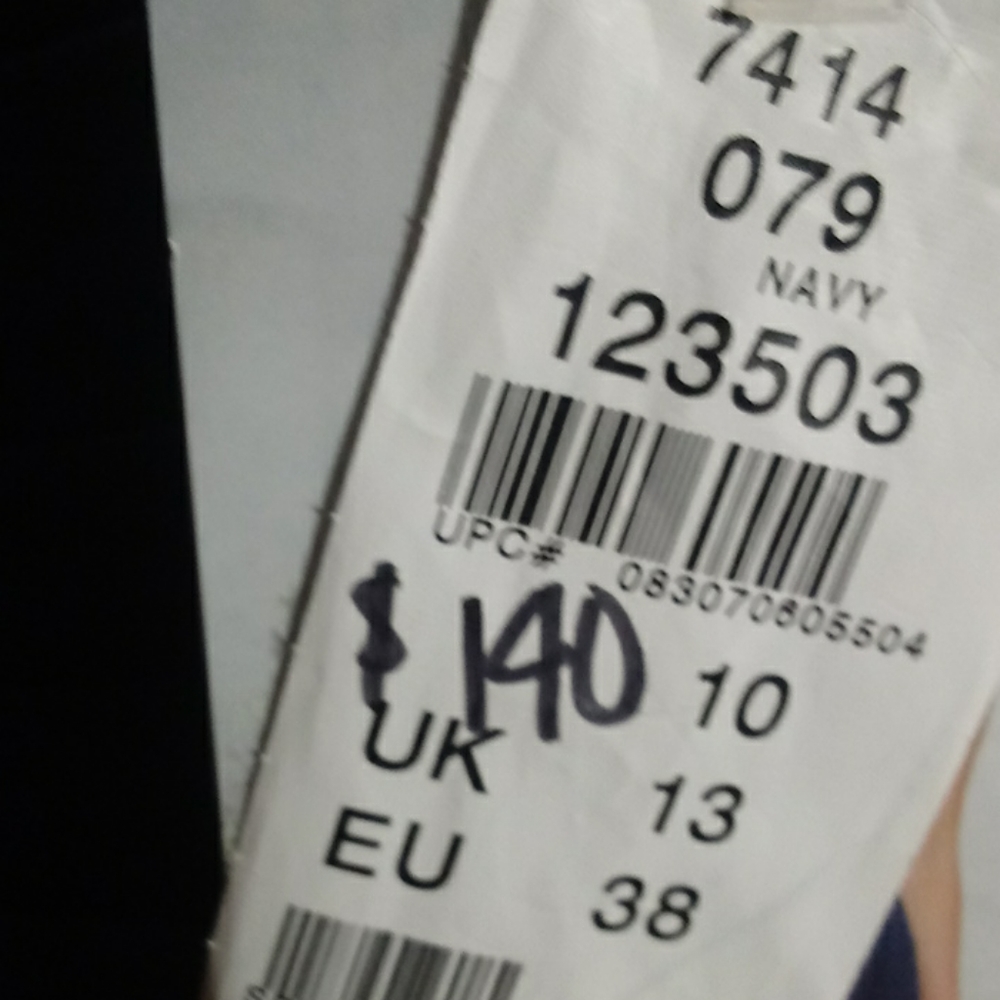 Gown - Picture 5 of 8